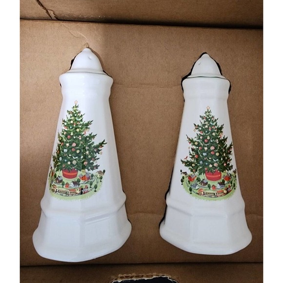 Christmas Heritage Salt & Pepper Shaker Set by Pfaltzgraff Holiday Kitchen Decor - Picture 2 of 7